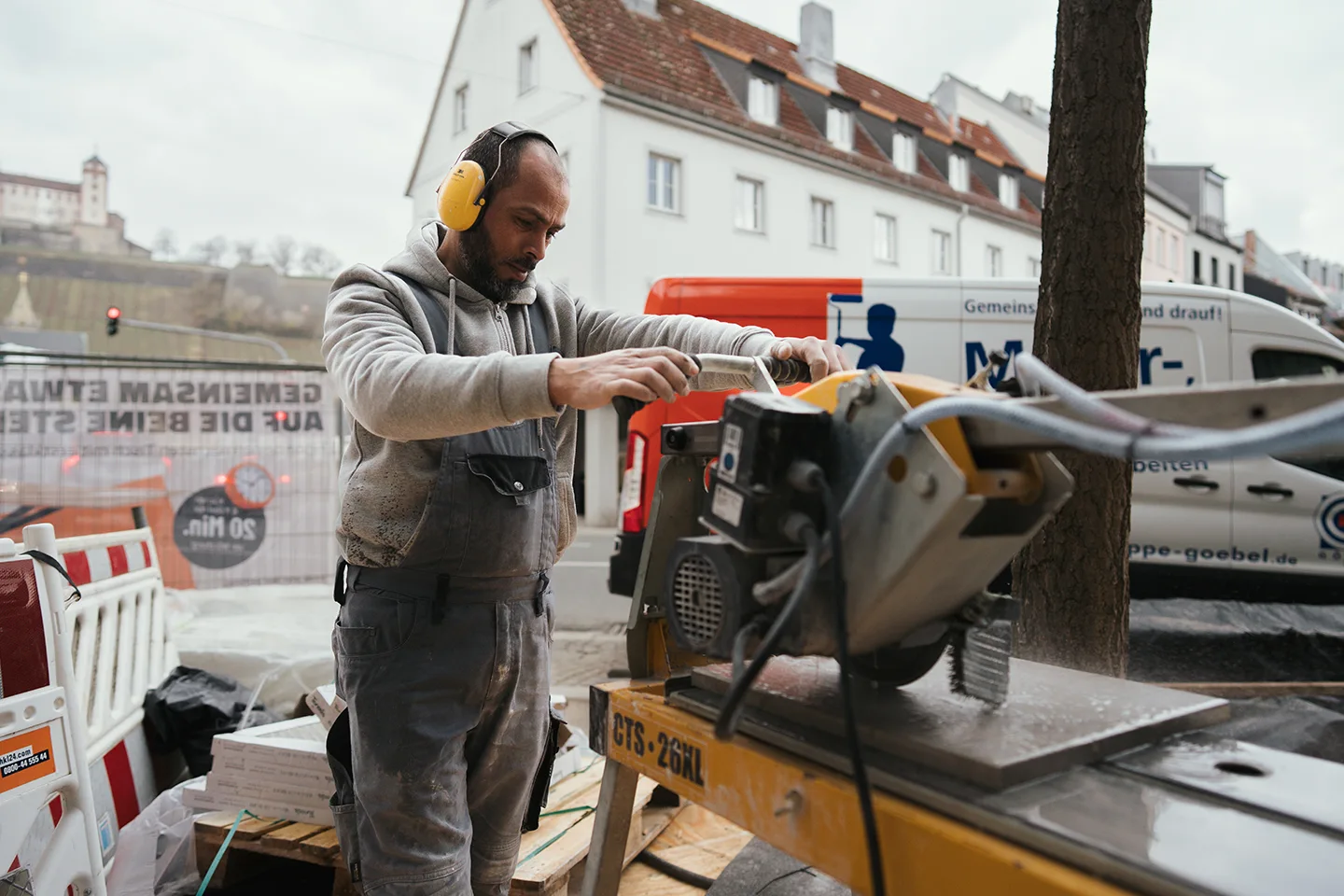 Fliesenleger-Steinmetz-stellenangebote-97084-wuerzburg-firmengruppe-goebel-half-03